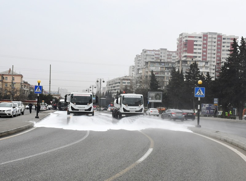 Bakının 550 küçəsi yuyuldu - FOTO