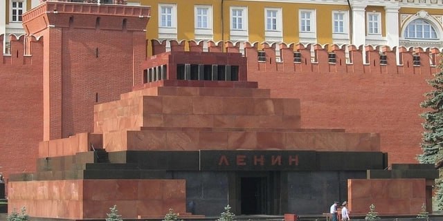 Moskvada Leninin məqbərəsini yandırmaq istədilər
