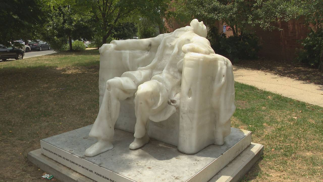 Vaşinqtonda Linkolnun heykəli ƏRİDİ - FOTO