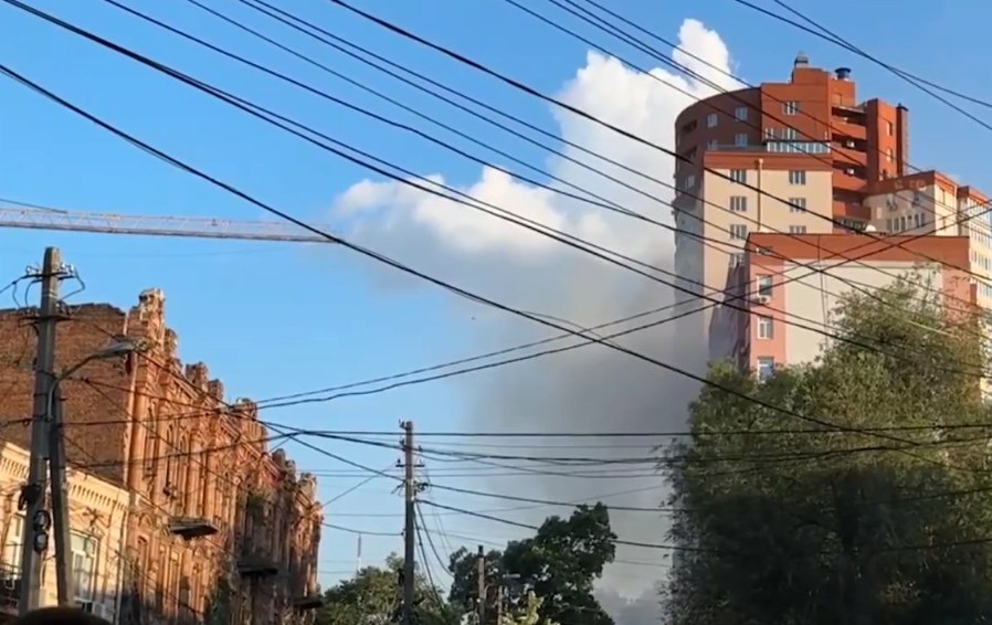 Dneprdə rusların hücumu nəticəsində bina uçub, dağıntılar altında qalanlar var - VİDEO 