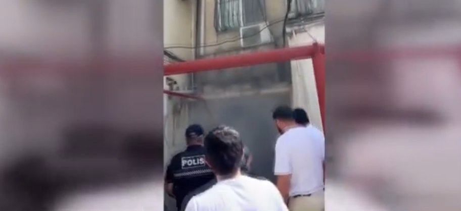 Bakıda polis əməkdaşları qadının həyatını xilas ediblər - VİDEO