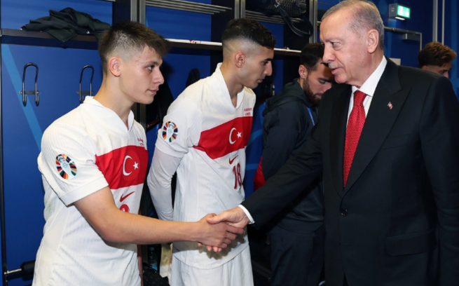 Ərdoğan Türkiyə millisinin futbolçuları ilə görüşdü - VİDEO