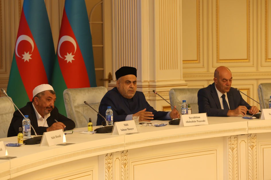 Allahşükür Paşazadə din xadimlərini bir araya topladı - FOTO