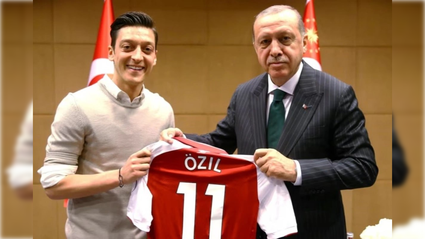 Ərdoğandan Mesut Özilin Türkiyədə futbol akademiyası yaratmasına REAKSİYA - FOTO Ərdoğandan Mesut Özilin Türkiyədə futbol akademiyası yaratmasına REAKSİYA - FOTO