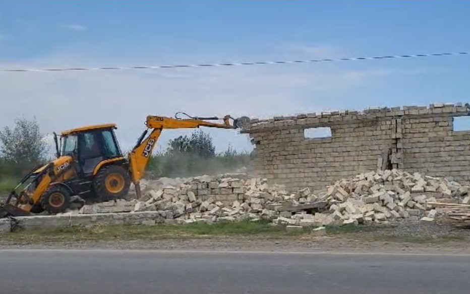 Qubada qanunsuz tikili söküldü – FOTO/VİDEO  