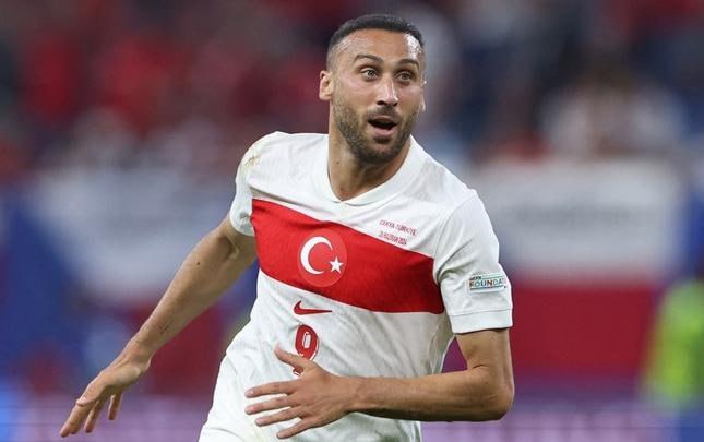 “Beşiktaş”ın futbolçusu “Fənərbağça”ya keçdi