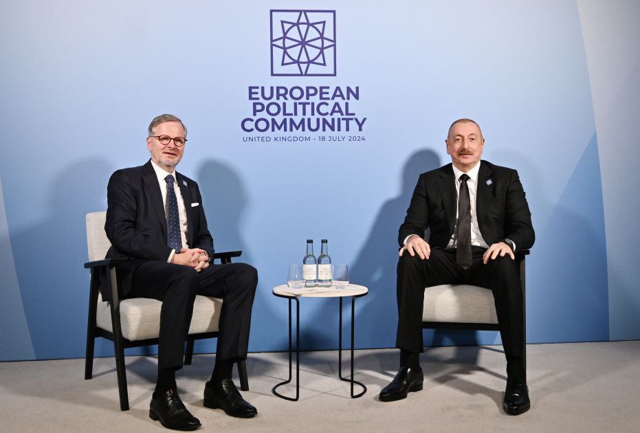 Prezident İlham Əliyev Oksfordda Çexiyanın Baş naziri Petr Fiala ilə görüşüb - FOTO