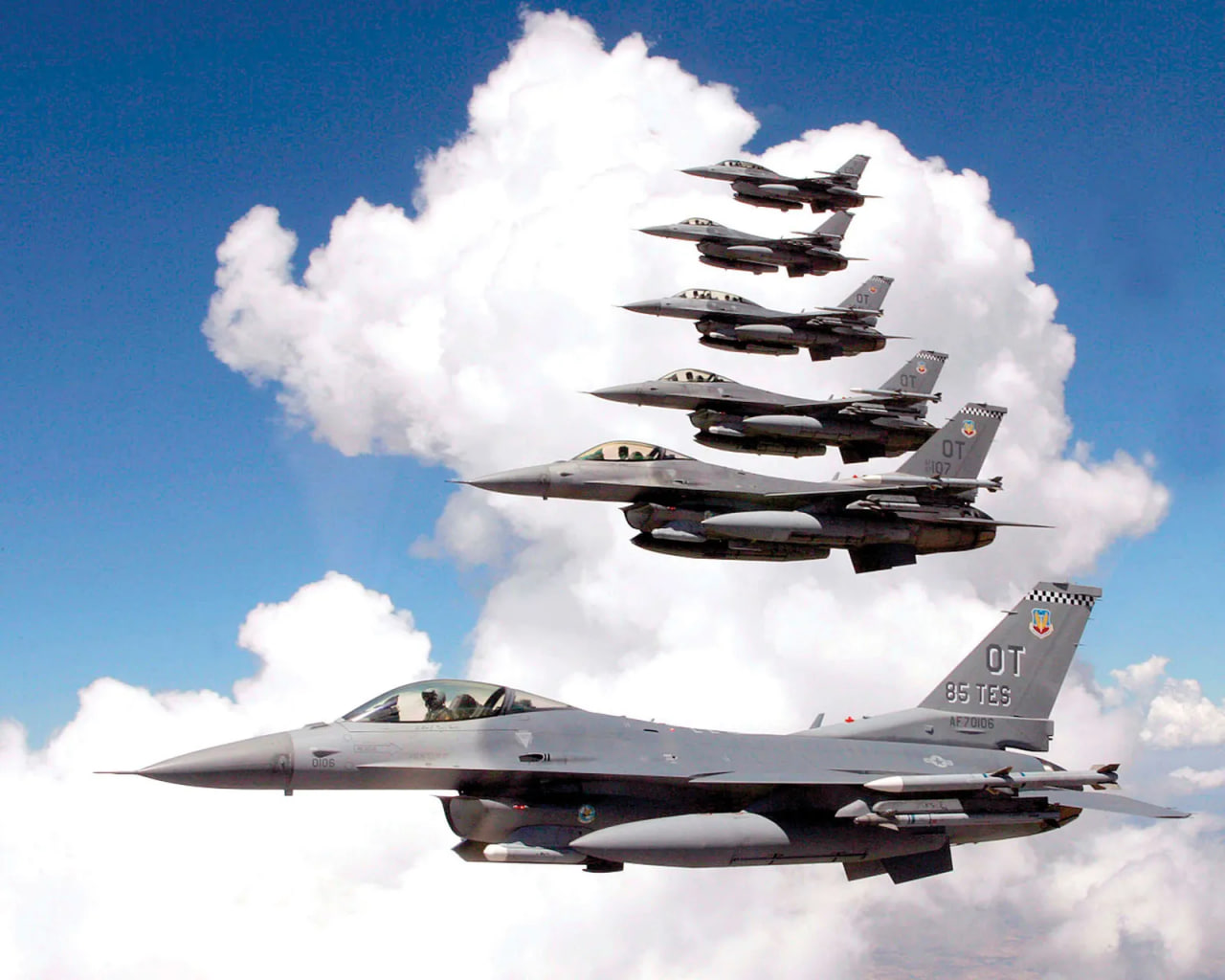 “F-16”ların ilk partiyası UKRAYNADA