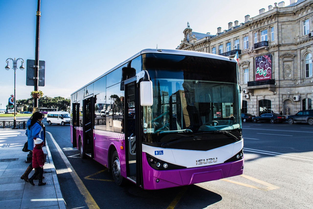 Sərnişinlərin NƏZƏRİNƏ: Bakıda bu avtobusların hərəkət sxemi dəyişdiriləcək