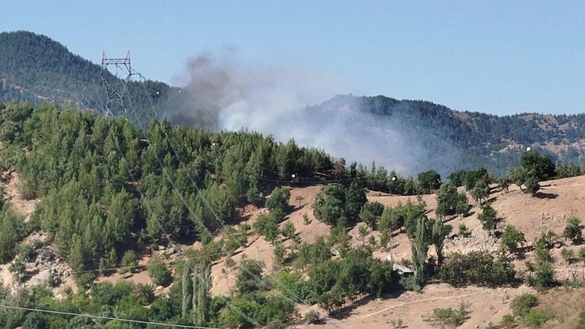 Türkiyədə meşə yanğınını söndürən helikopter suya düşdü - VİDEO