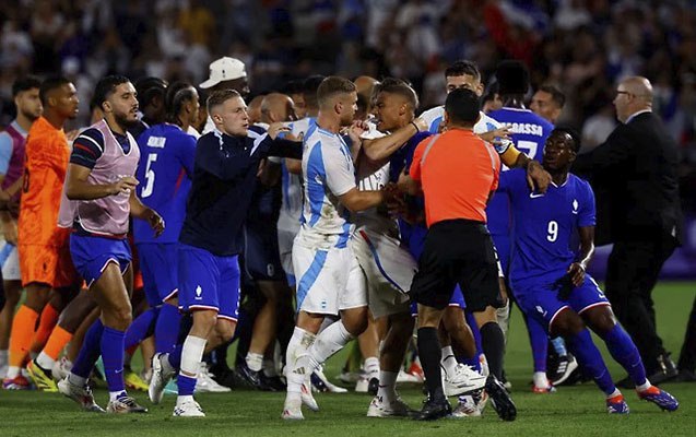 Fransa və Argentina futbolçuları arasında dava düşdü - VİDEO