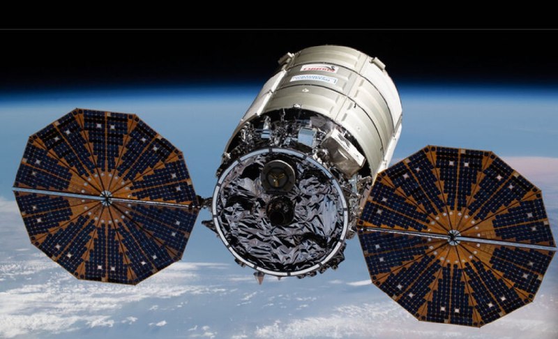 “SpaceX” şirkəti yük gəmisinin kosmosa buraxılmasını təxirə saldı