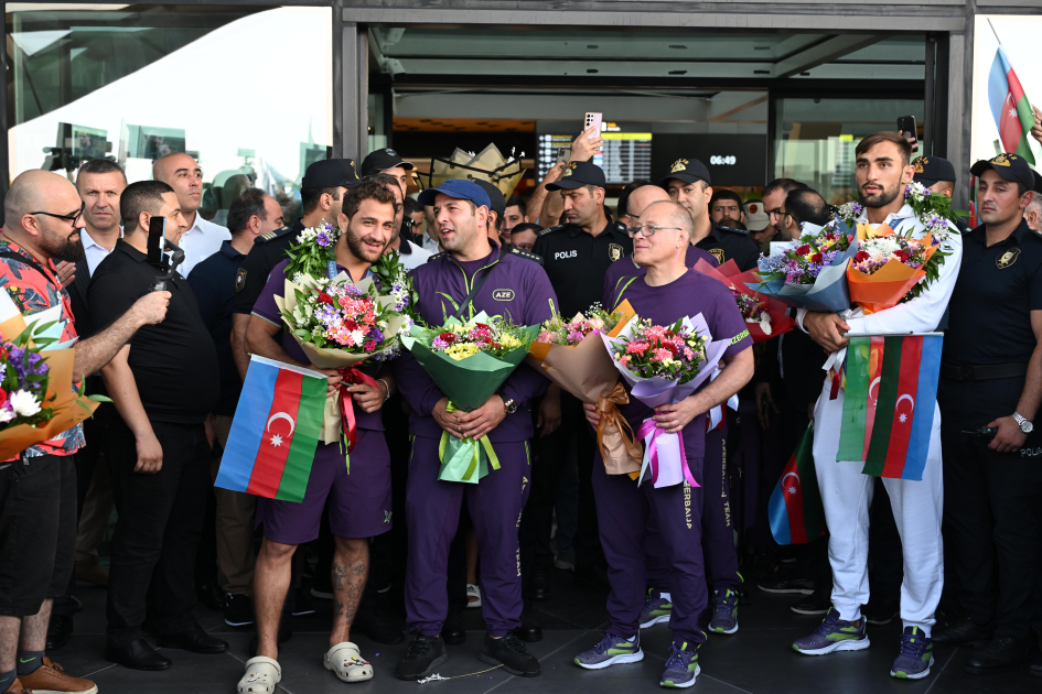 Qızıl medal qazanan cüdoçularımız Vətənə döndülər - FOTO-VİDEO