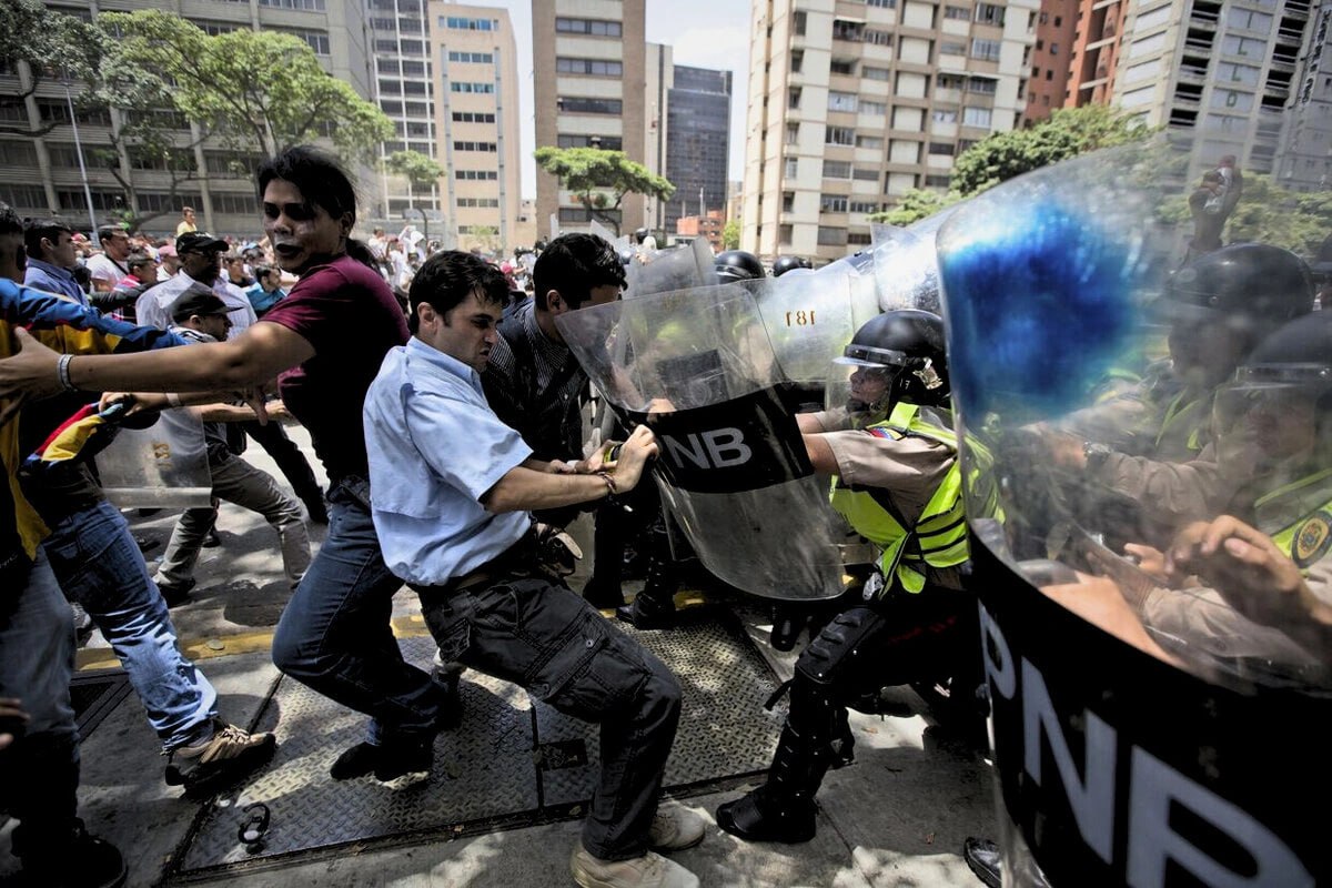 Venesuelada etiraz aksiyaları: 2 min nəfər saxlanıldı
