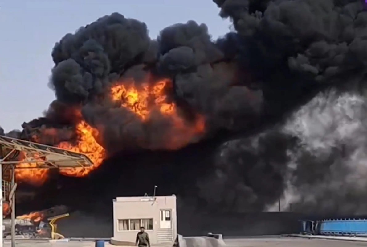 İranda yanacaq tankerləri partladı: Sərhəd bağlandı - VİDEO