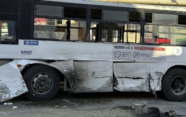 Bakıda avtobus QƏZASI – Yaralananlar var – FOTO/VİDEO