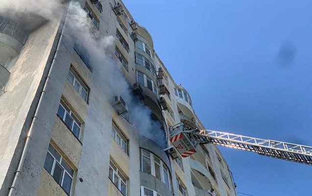 Nərimanovda yaşayış binasında YANĞIN – Sakinlər təxliyyə OLUNDU