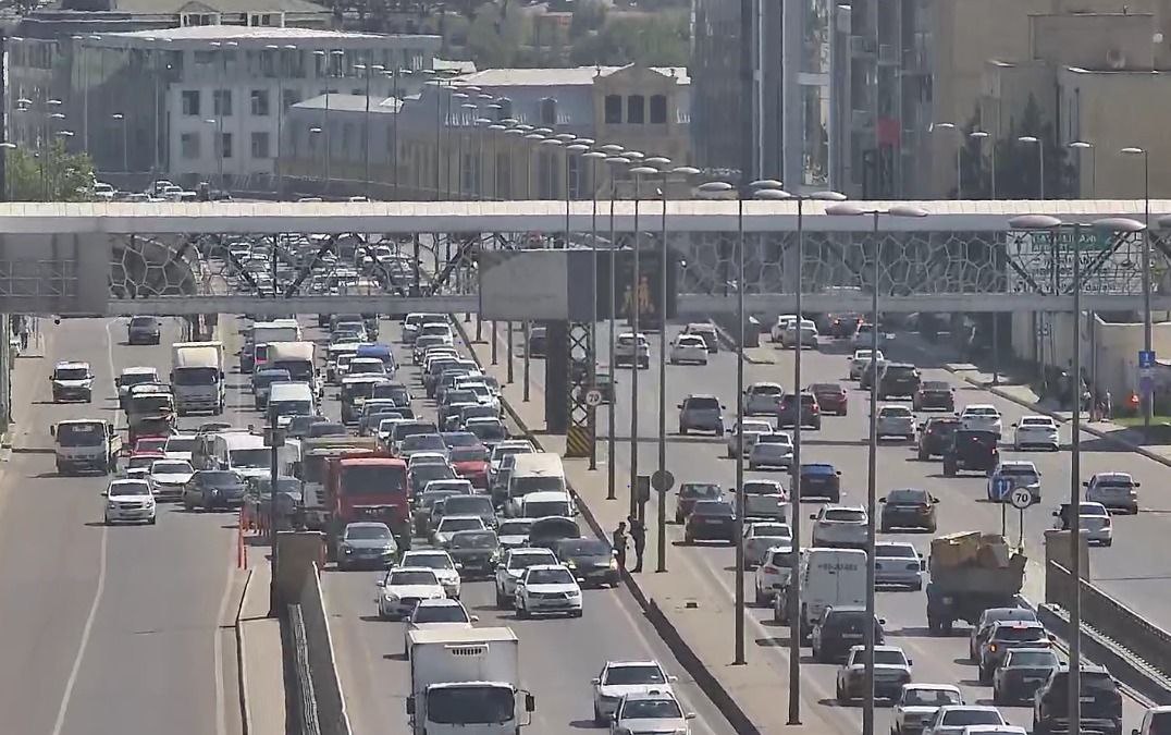 Bakıda QƏZA: Sıxlıq yarandı