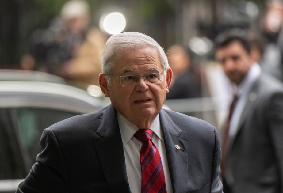 Ermənipərəst senator Bob Menendez istefa verdi - Onu 222 il həbs gözləyir