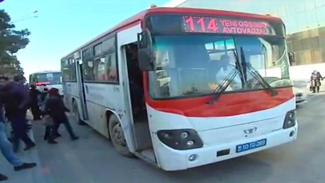 Sərnişinlər ''114-a'' və ''114-b'' avtobuslarından NARAZIDIR - VİDEO