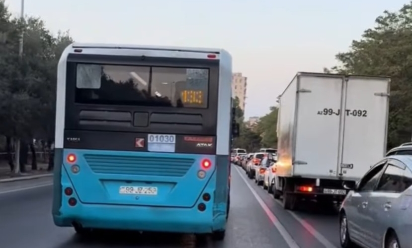 Bakıda avtobus sürücüsü əks yola çıxdı - VİDEO