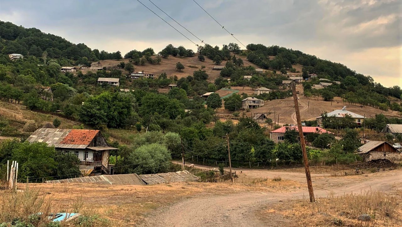 Sərhəddə Ermənistanın bir çox kəndləri tamamilə boşalıb - Kütləvi köçə səbəb nədir?