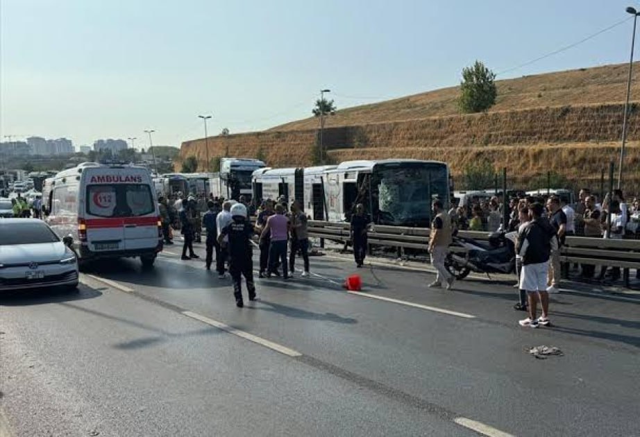 İstanbulda iki metrobus toqquşdu: 1 ölü, 38 yaralı var - FOTO/VİDEO