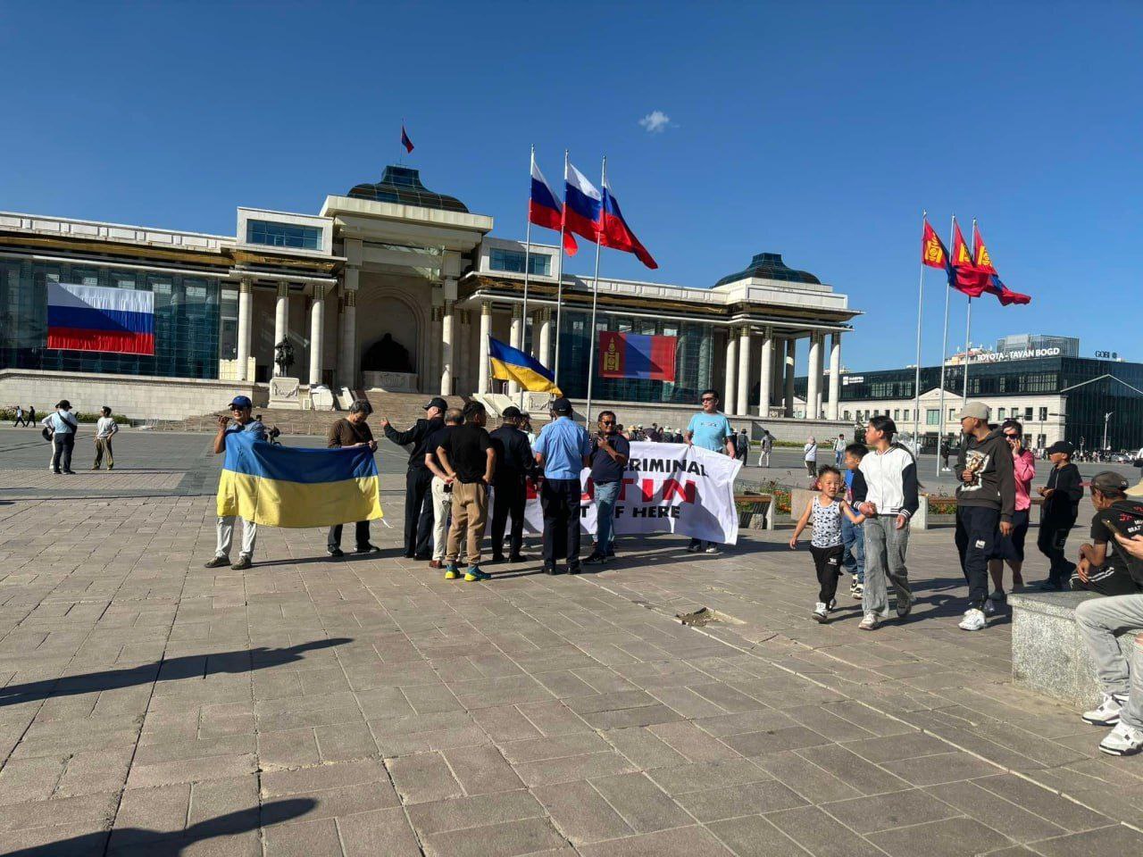 Putinin Monqolustana səfərinə görə ölkədə ETİRAZLAR BAŞLADI - FOTO/VİDEO