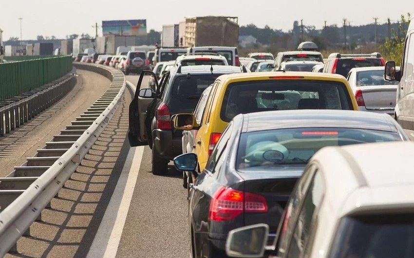 Bakı-Sumqayıt yolunun tıxaclı günləri YAXINLAŞIR – Çözüm nədir? – ARAŞDIRMA