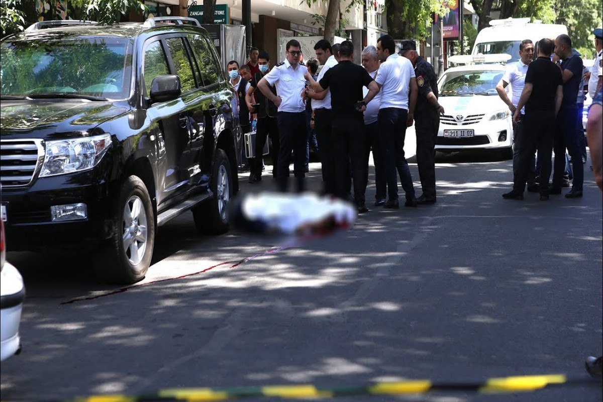 Ermənistanda atışma: Bir polis əməkdaşı ölüb, biri yaralanıb