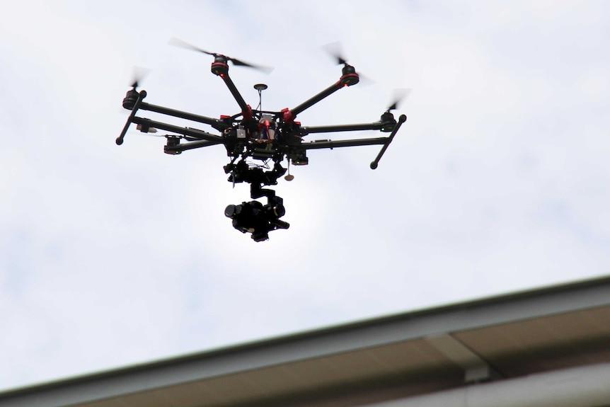 Stokholm səmasında dronlar görünüb, hava limanının fəaliyyəti dayandırılıb Stokholm səmasında dronlar görünüb, hava limanının fəaliyyəti dayandırılıb