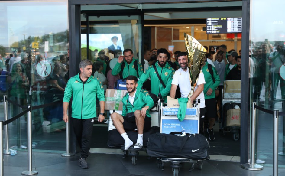 Çempionlar Liqasının qalibi olan komandamız Vətənə qayıtdı - FOTO