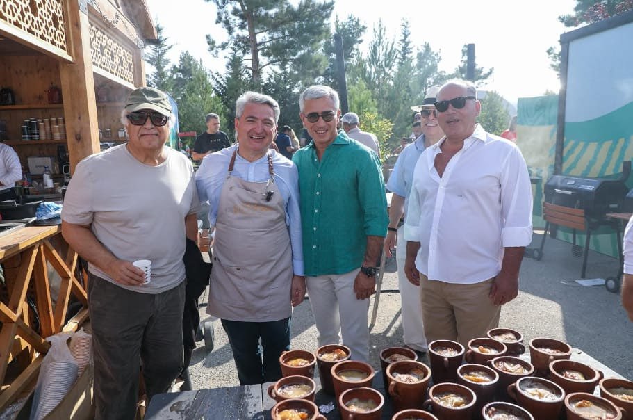 Şamaxıda keçirilən ənənəvi Üzüm və Şərab Festivalı dünya mətbuatında - FOTO