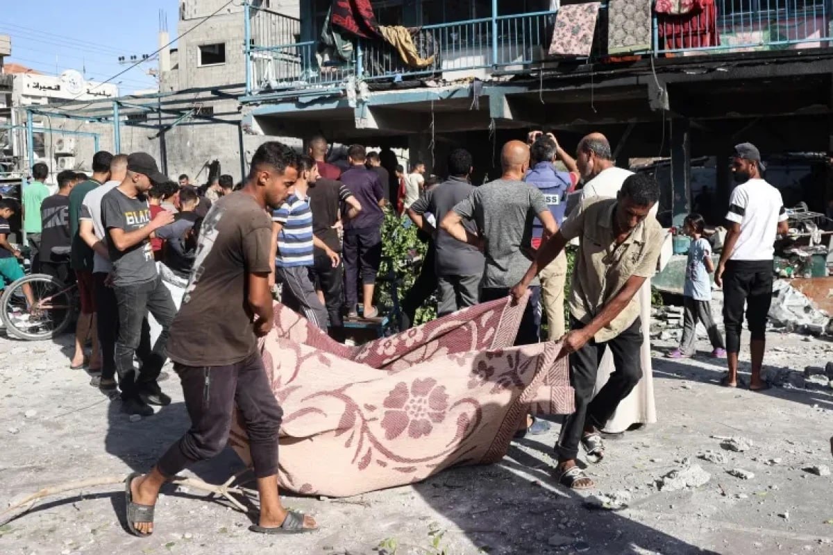 İsrail Qəzzada məktəbi bombaladı - 18 ölü var