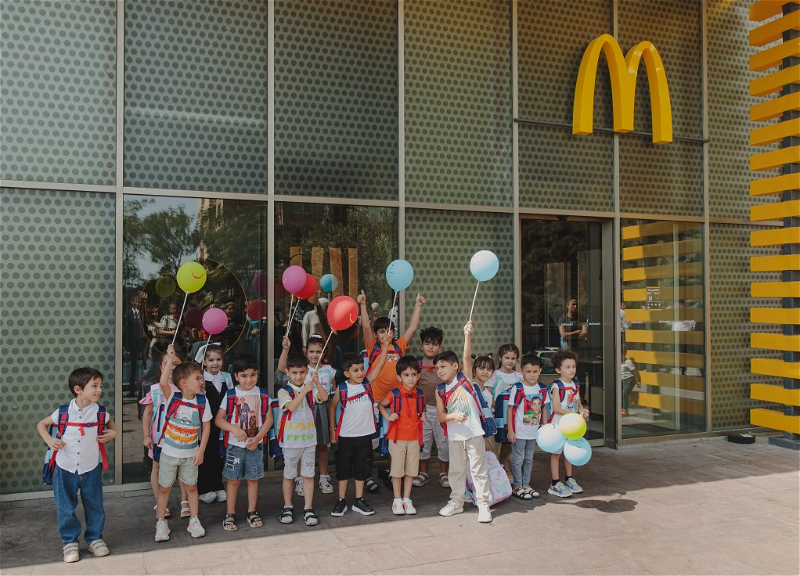 “McDonald’s Azərbaycan” və DSMF şəhid ailələrindən olan birinci sinif şagirdlərini məktəb ləvazimatları ilə təmin edib – FOTO