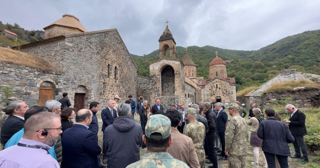 Xarici diplomatlar Xudavəng monastır kompleksini ziyarət etdilər - FOTO/VİDEO