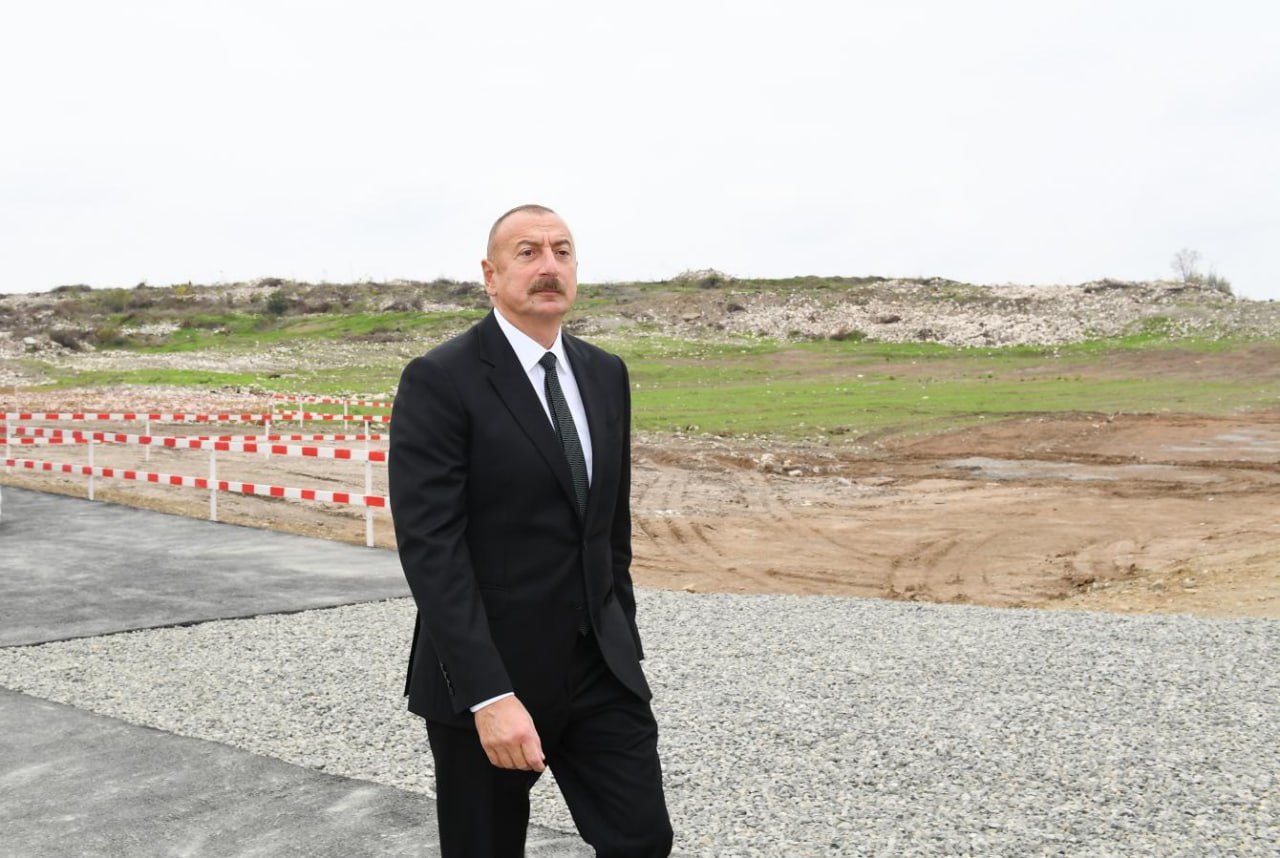 İlham Əliyev Ağdam Sənaye Parkında Divar kağızları istehsalı zavodunun AÇILIŞINDA