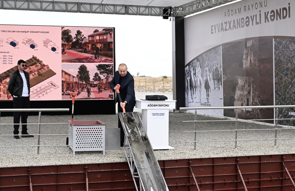 İlham Əliyev Ağdamın Eyvazxanbəyli kəndinin TƏMƏLQOYMA MƏRASİMİNDƏ - FOTO