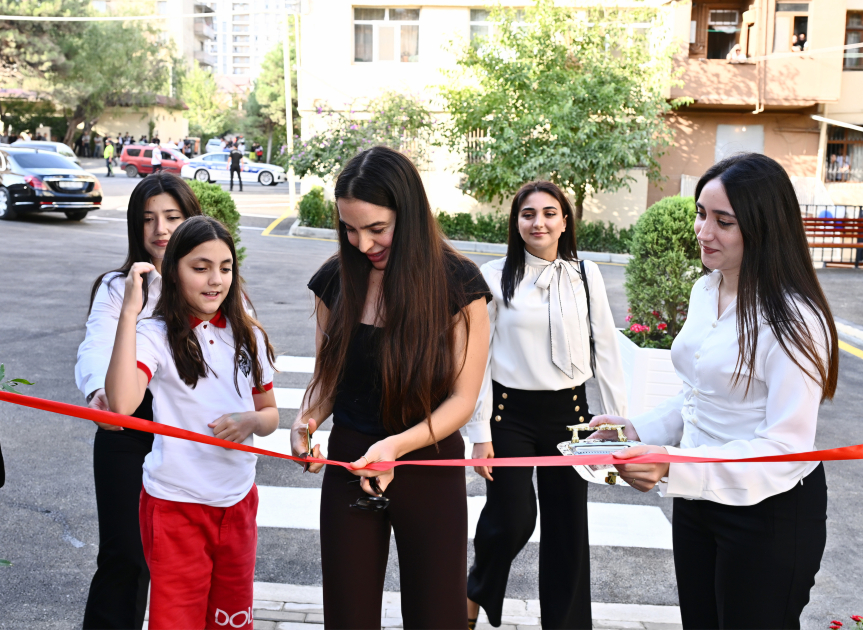 Leyla Əliyeva növbəti abad həyətin AÇILIŞINDA - FOTO