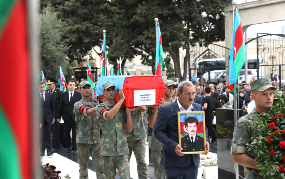 İtkin şəhid Mübariz Məmmədov torpağa tapşırıldı - FOTO/VİDEO