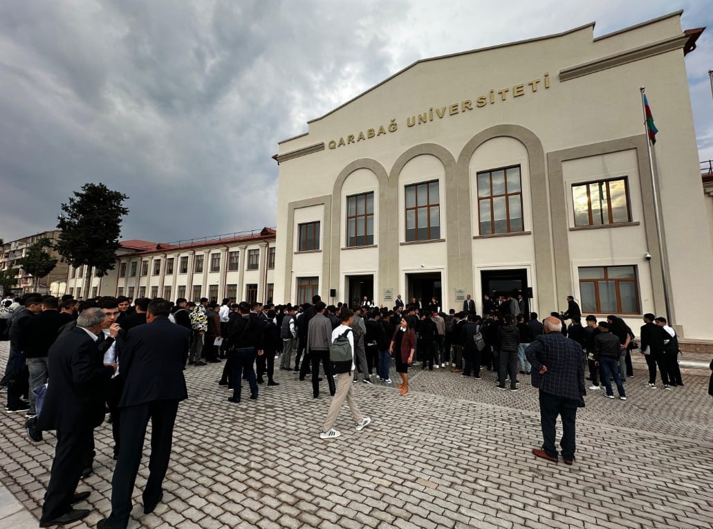 Qarabağ Universitetində ilk dərs günündən FOTOLAR