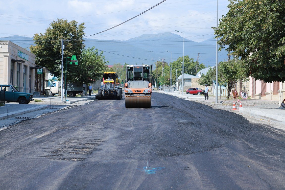 Uzun illərdən sonra Şəkidə yollar təmir edilir - FOTO