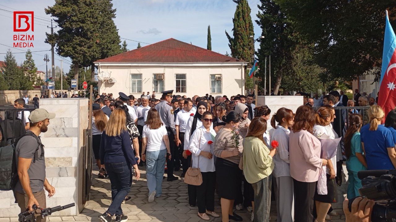 Astara sakinləri Anım Günündə Şəhidlər xiyabanına AXIN ETDİLƏR – FOTO