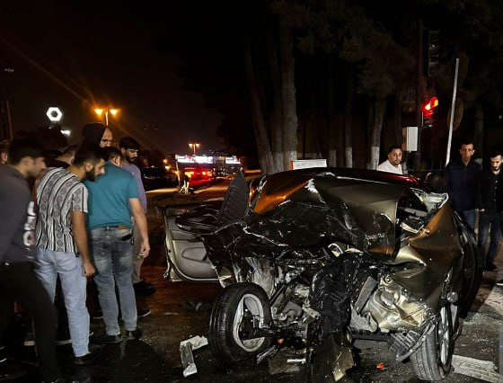 Bakıda dəhşətli qəza: 1 ölü, 1 yaralı var - FOTO