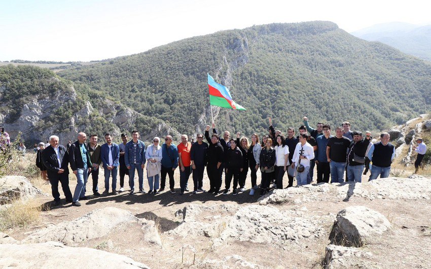 Şuşada şahmat oynayan qrosmeysterlər Cıdır düzünü gəzdilər - FOTO