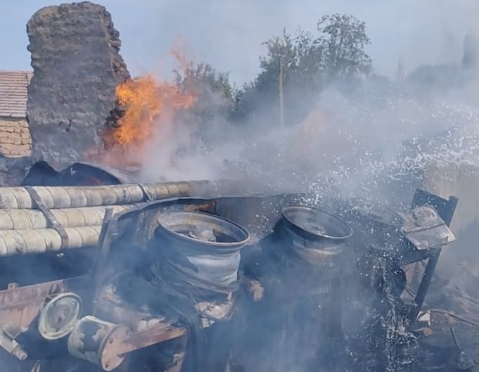 Qəzaya uğrayan yanacaqdaşıyan maşının sürücüsü yanaraq HƏLAK OLUB