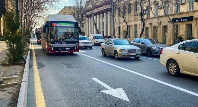 Bakının bu küçəsində avtobus zolağında vaxt məhdudiyyəti tətbiq EDİLİB