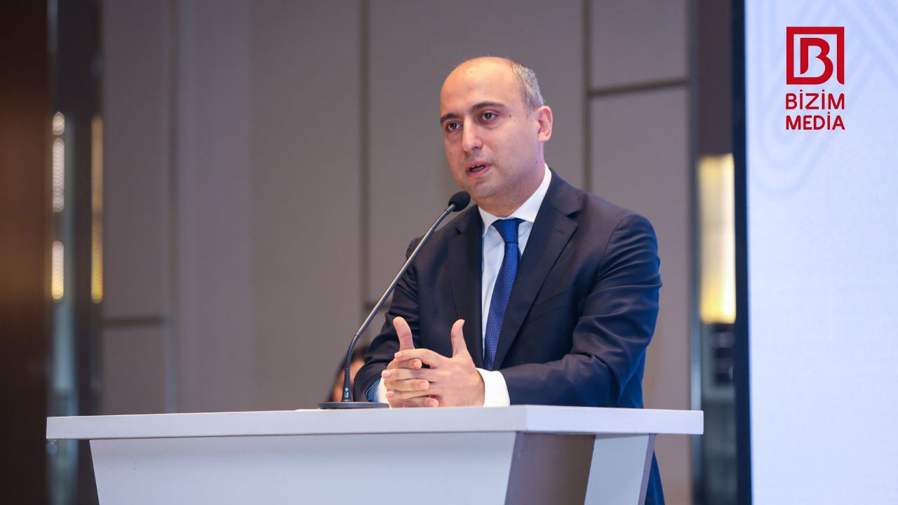 "Müəllimlərin gənc nəslin tərbiyəsində rolu əvəzsizdir" - Emin Əmrullayev