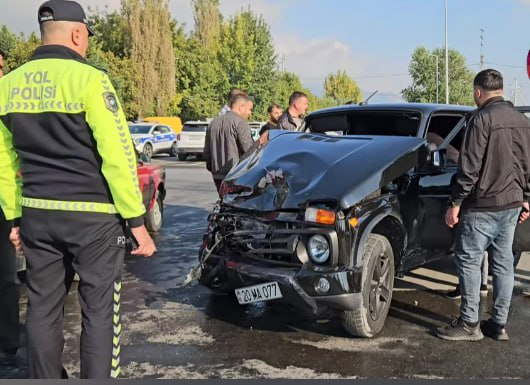 Şəkidə iki avtomobil toqquşub, qadın xəsarət alıb - FOTO