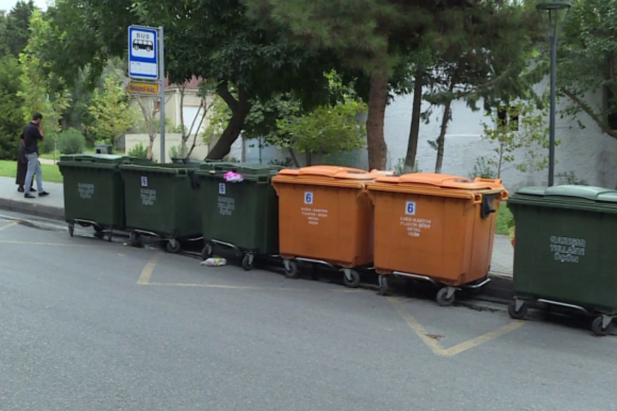 Bakıda zibil qutularının yanında baltalanmış kişi tapıldı